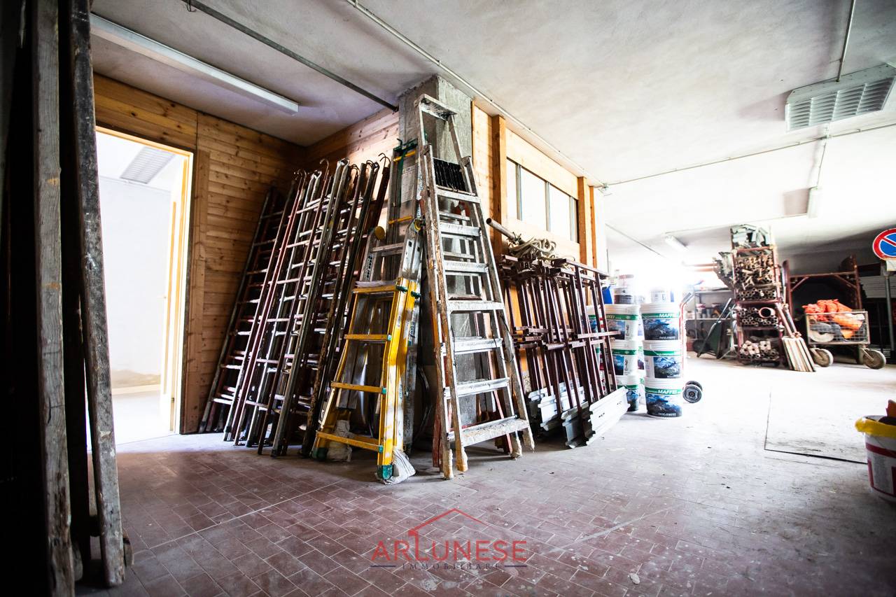 Deposito in vendita a Arluno