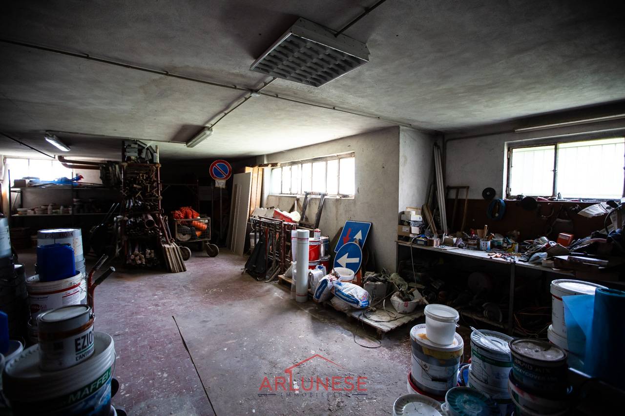 Deposito in vendita a Arluno