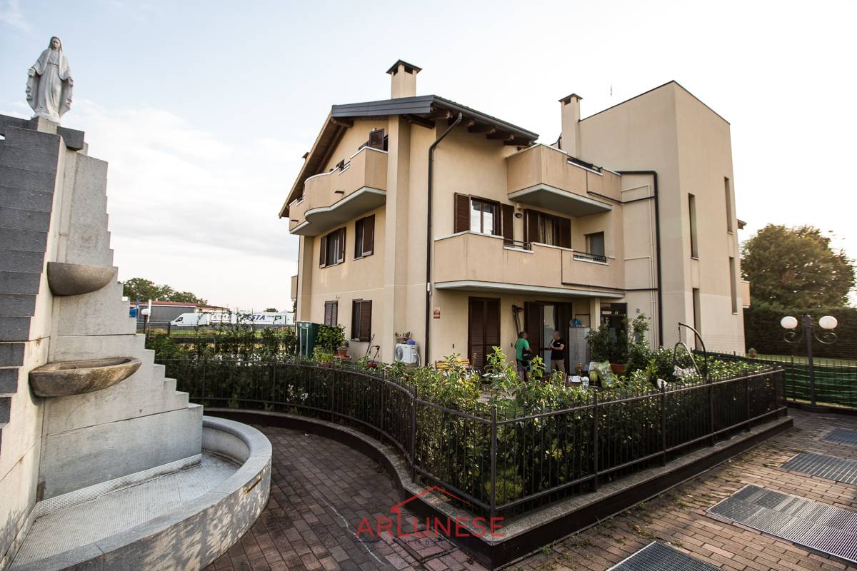 Appartamento in vendita a Ossona