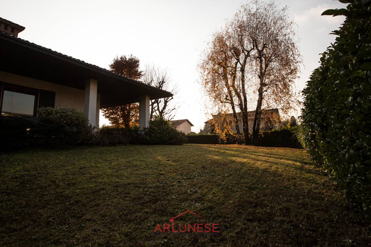 Villa in vendita a Casorezzo