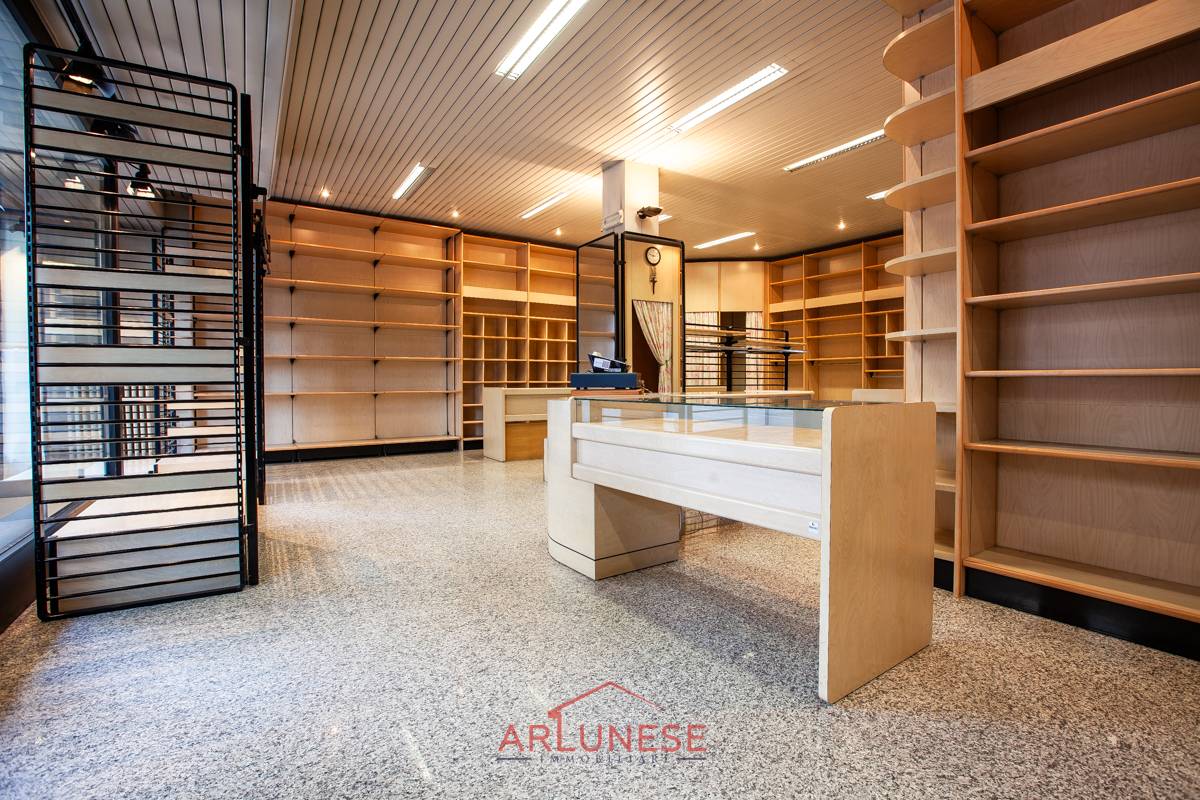 Attivit commerciale in affitto a Casorezzo