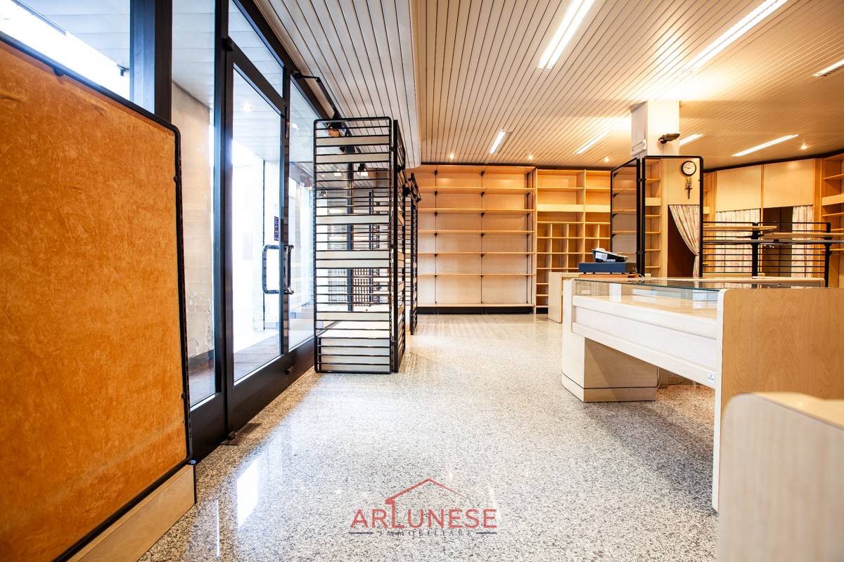 Attivit commerciale in affitto a Casorezzo