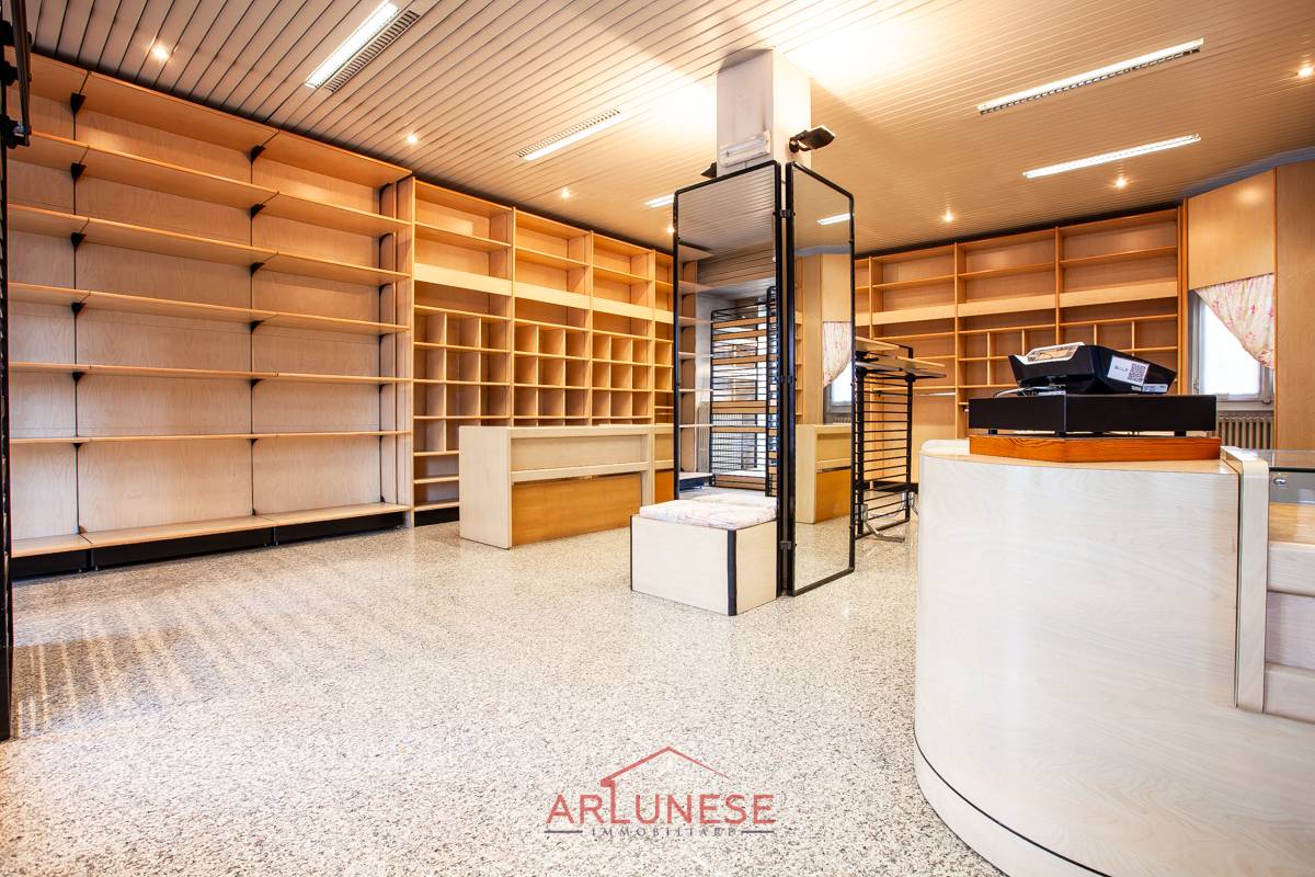 Attivit commerciale in affitto a Casorezzo