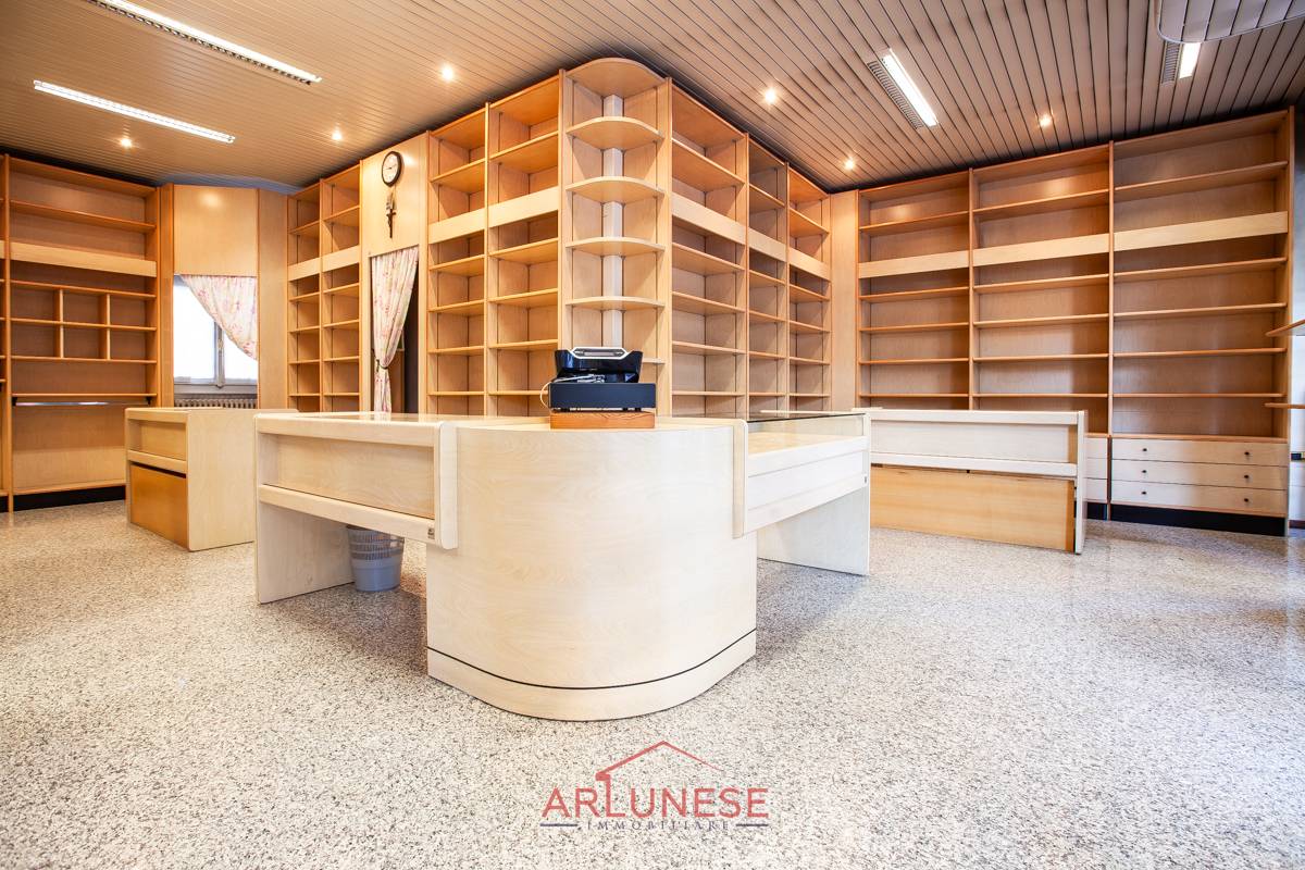 Attivit commerciale in affitto a Casorezzo