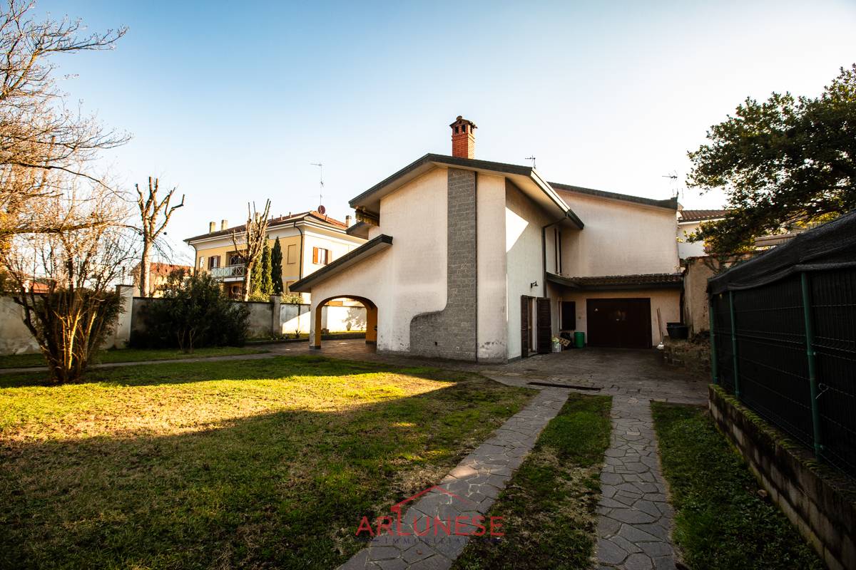 Villa in vendita a Santo Stefano Ticino