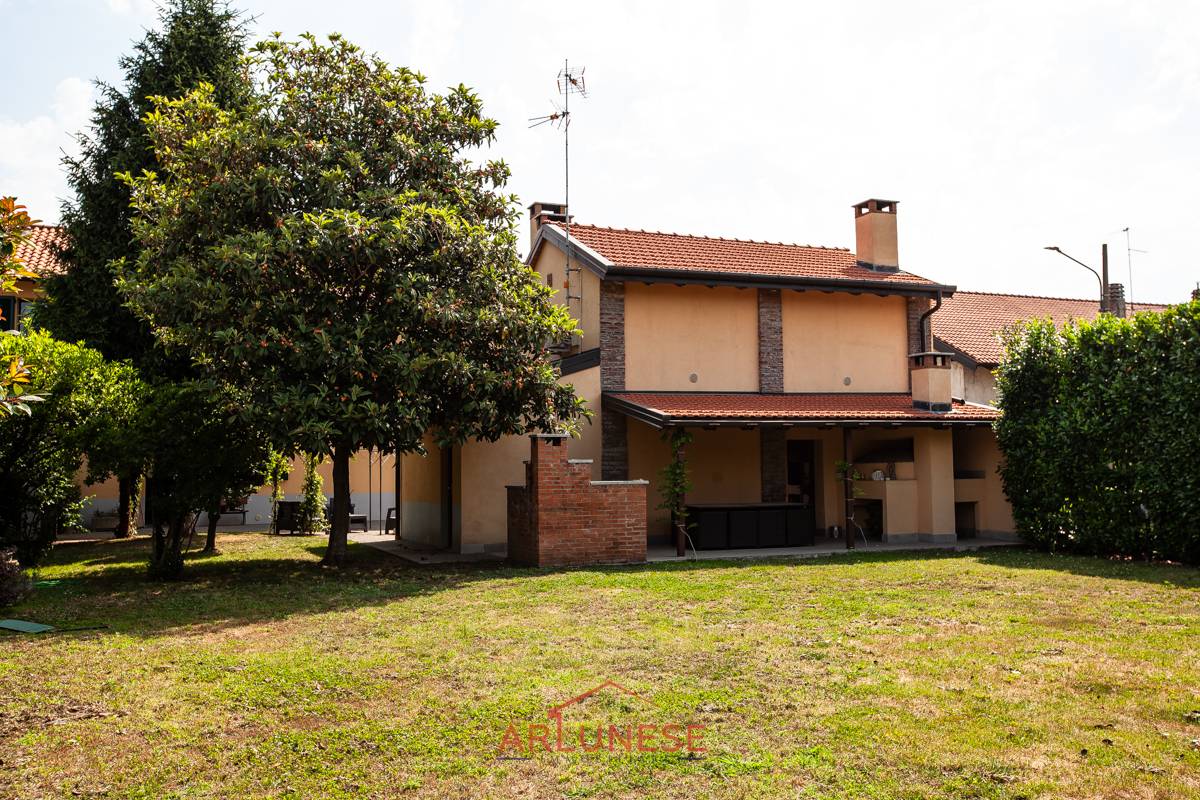 Intera Corte in vendita a Cuggiono