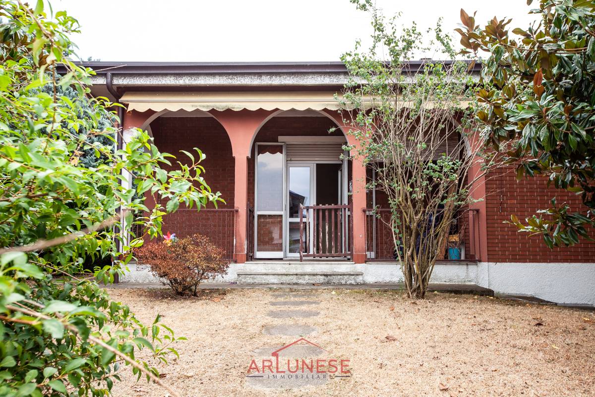 Villa in vendita a Busto Garolfo