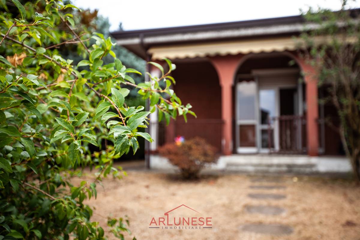 Villa in vendita a Busto Garolfo