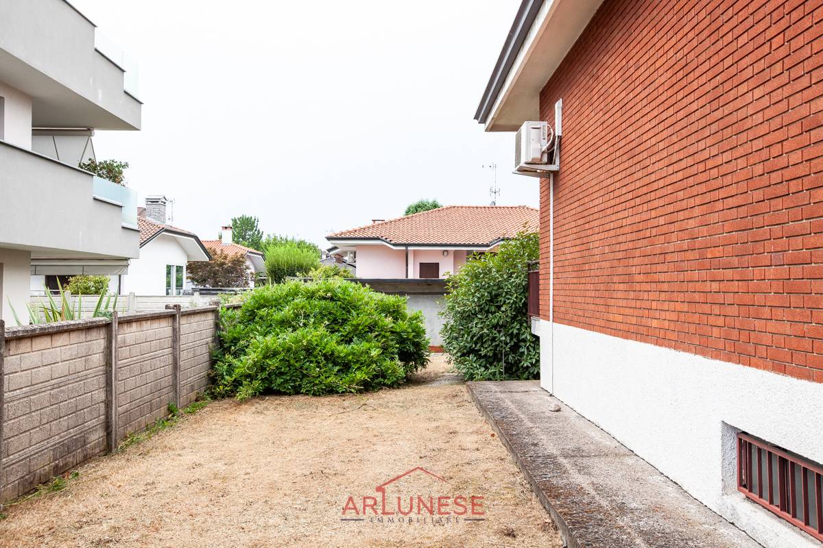 Villa in vendita a Busto Garolfo