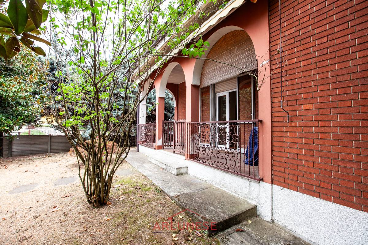 Villa in vendita a Busto Garolfo