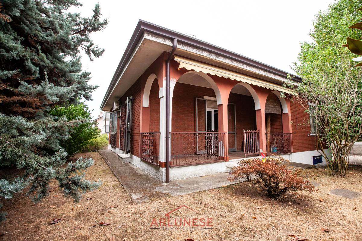 Villa in vendita a Busto Garolfo