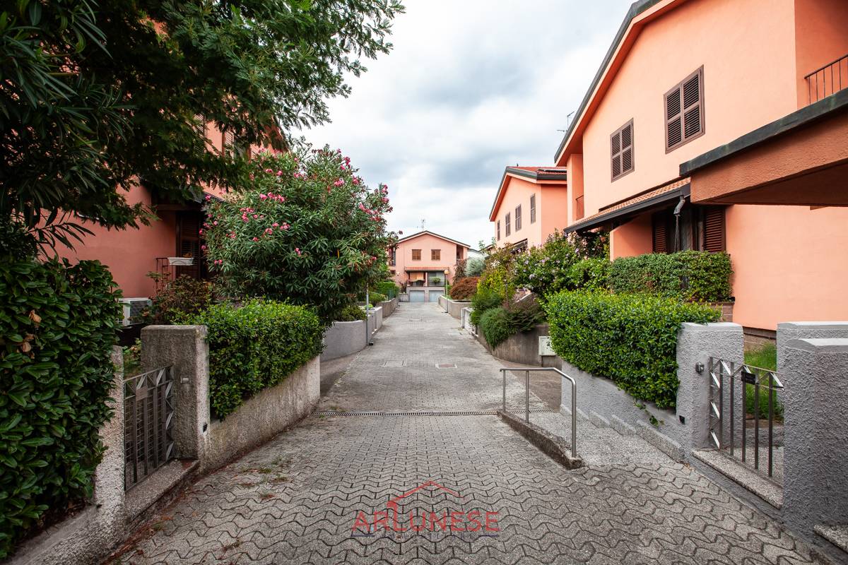 Villette a schiera in vendita a Casorezzo