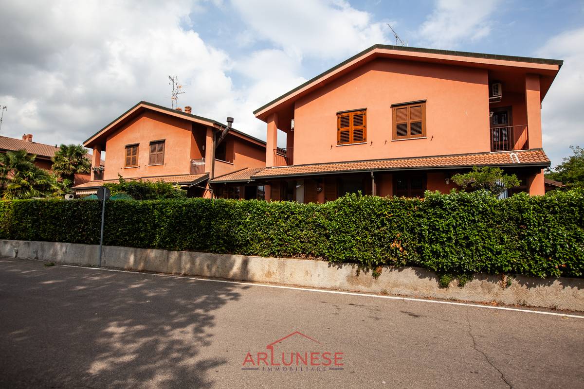 Villette a schiera in vendita a Casorezzo