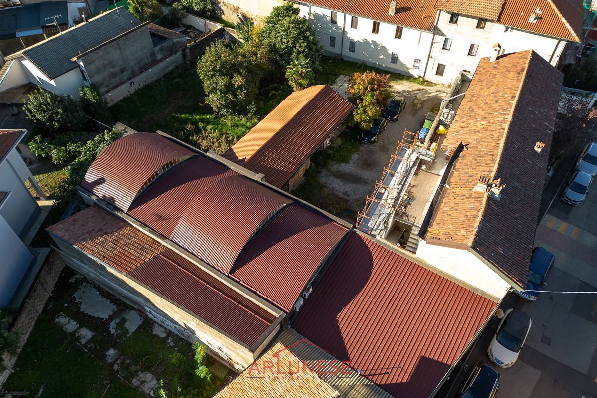 Locale commerciale in vendita a Arconate