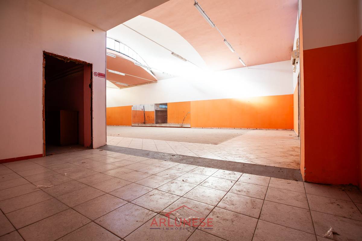 Locale commerciale in vendita a Arconate