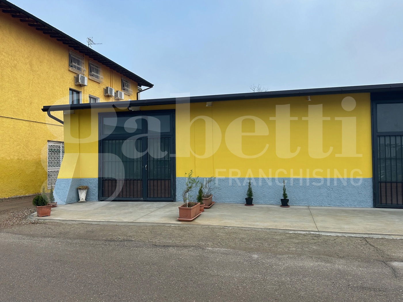 Capannone con box doppio a Milano