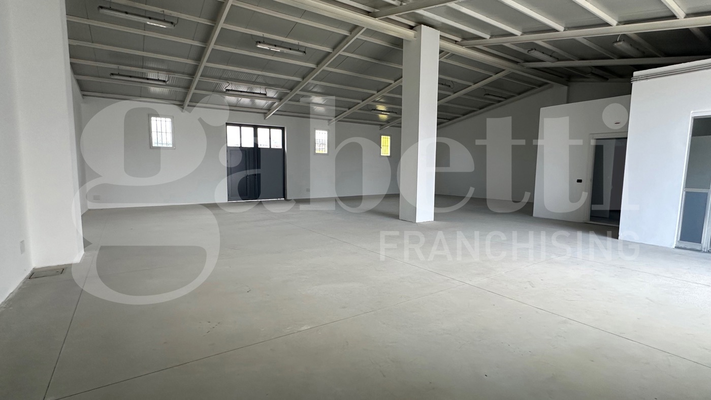 Capannone con box doppio a Milano