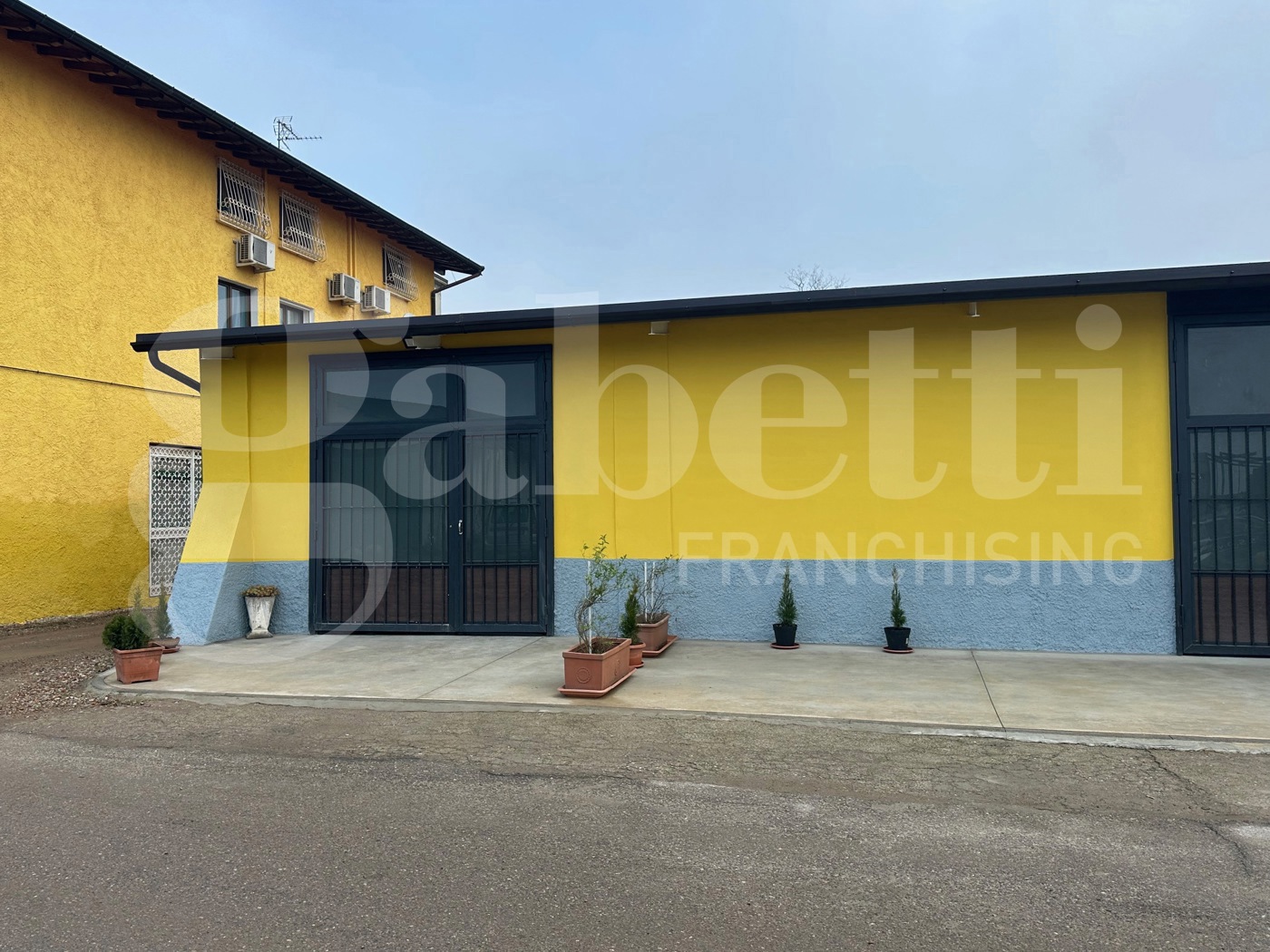 Capannone con box doppio a Milano