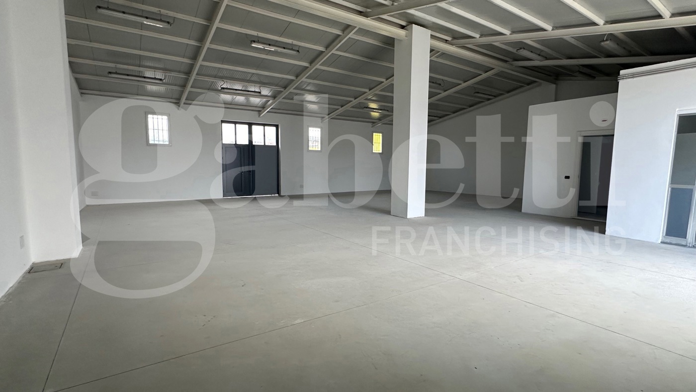 Capannone con box doppio a Milano