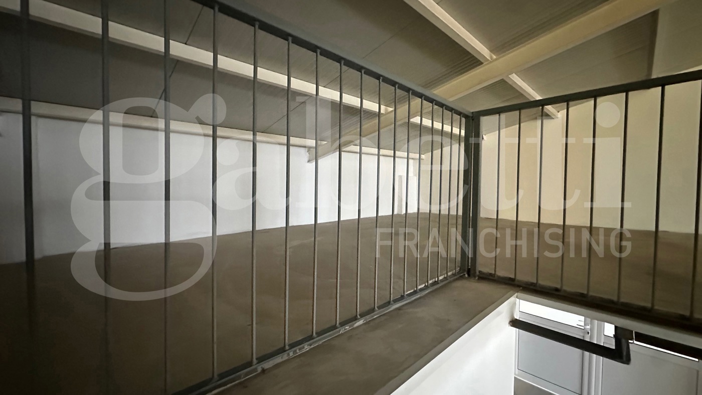 Capannone con box doppio a Milano