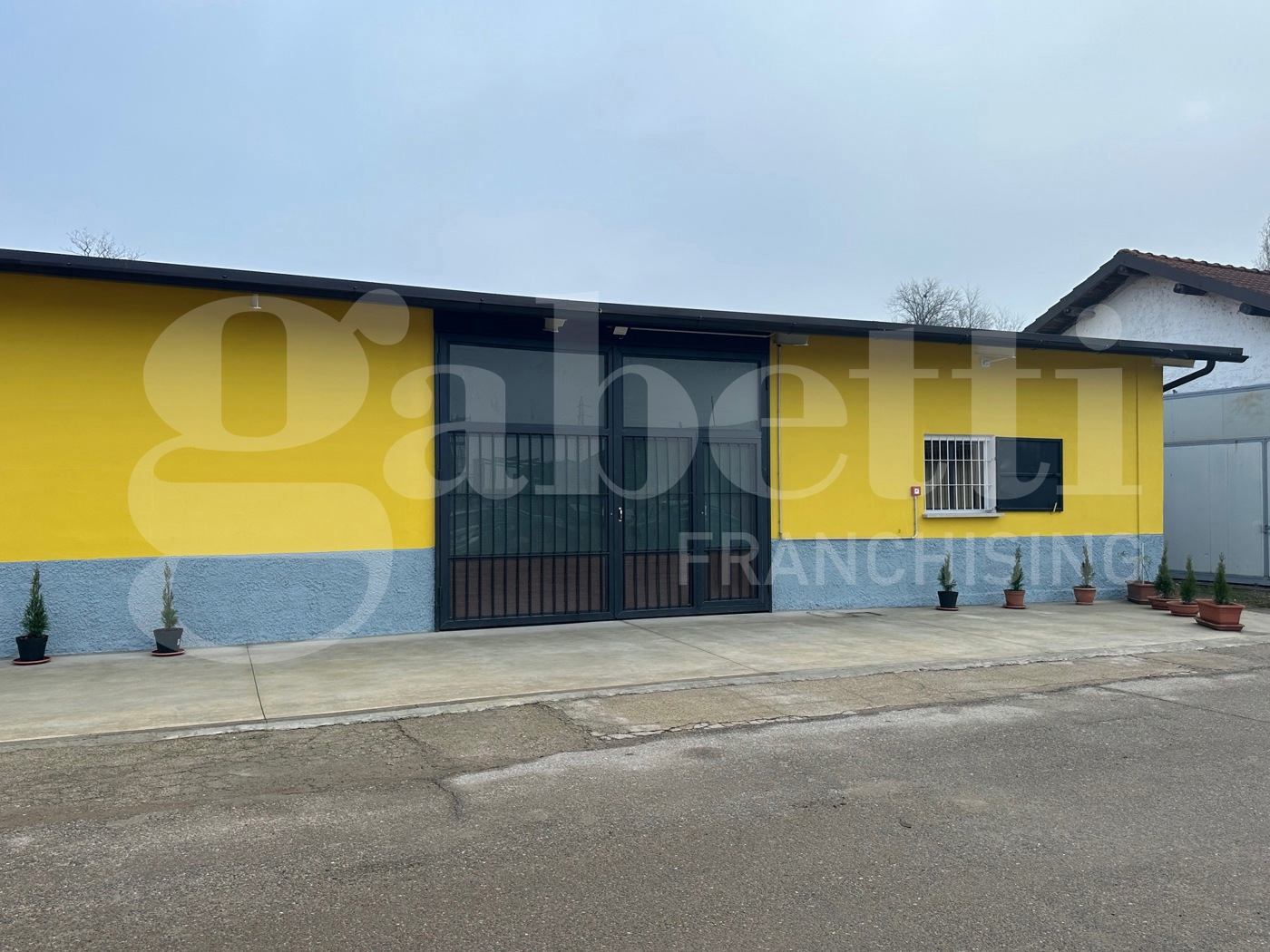 Capannone con box doppio a Milano