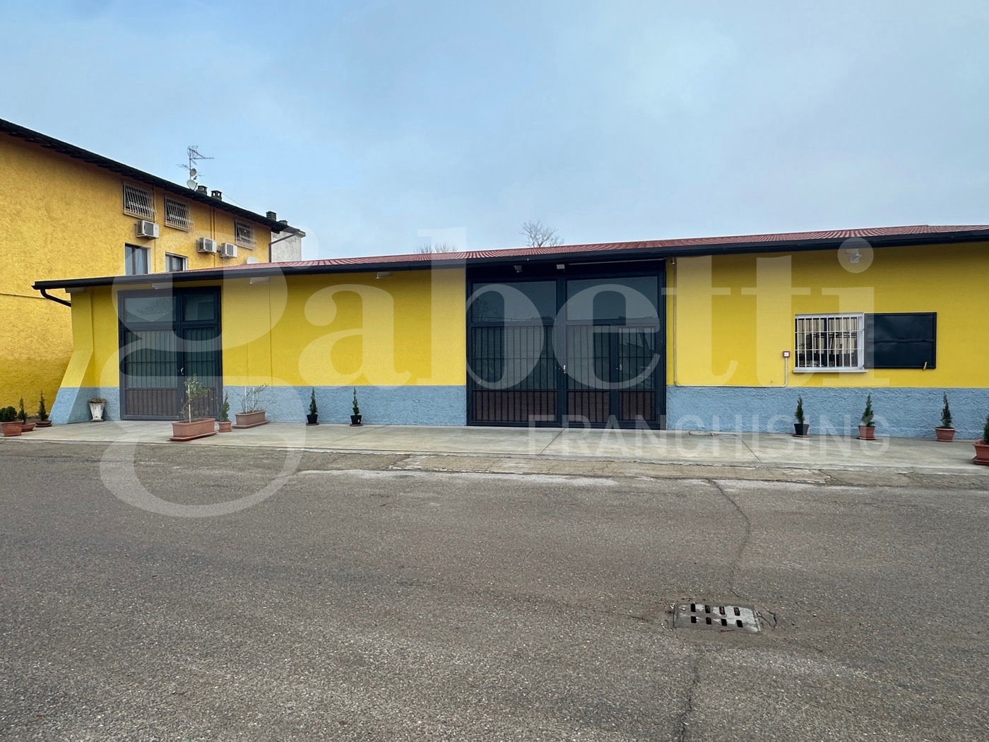 Capannone con box doppio a Milano