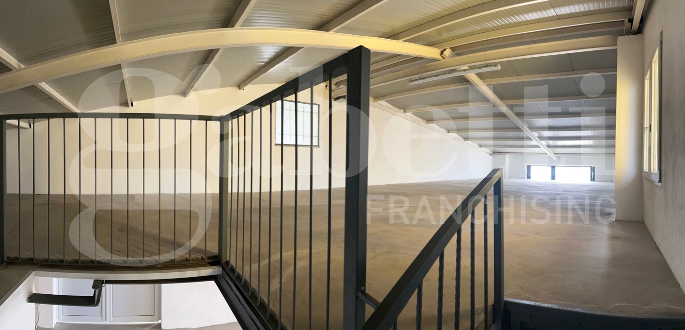 Capannone con box doppio a Milano