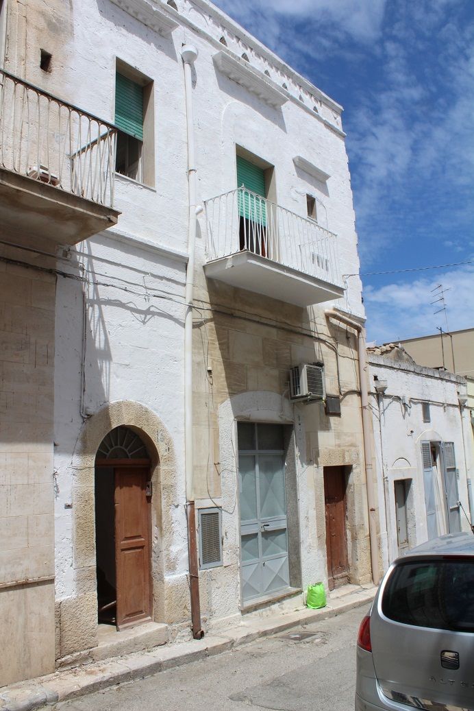Casa indipendente ristrutturata a Canosa di Puglia
