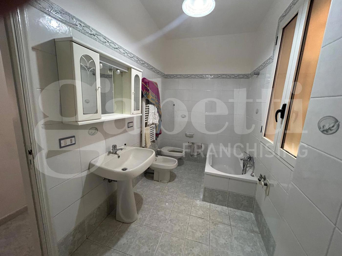 Quadrilocale con box a Canosa di Puglia