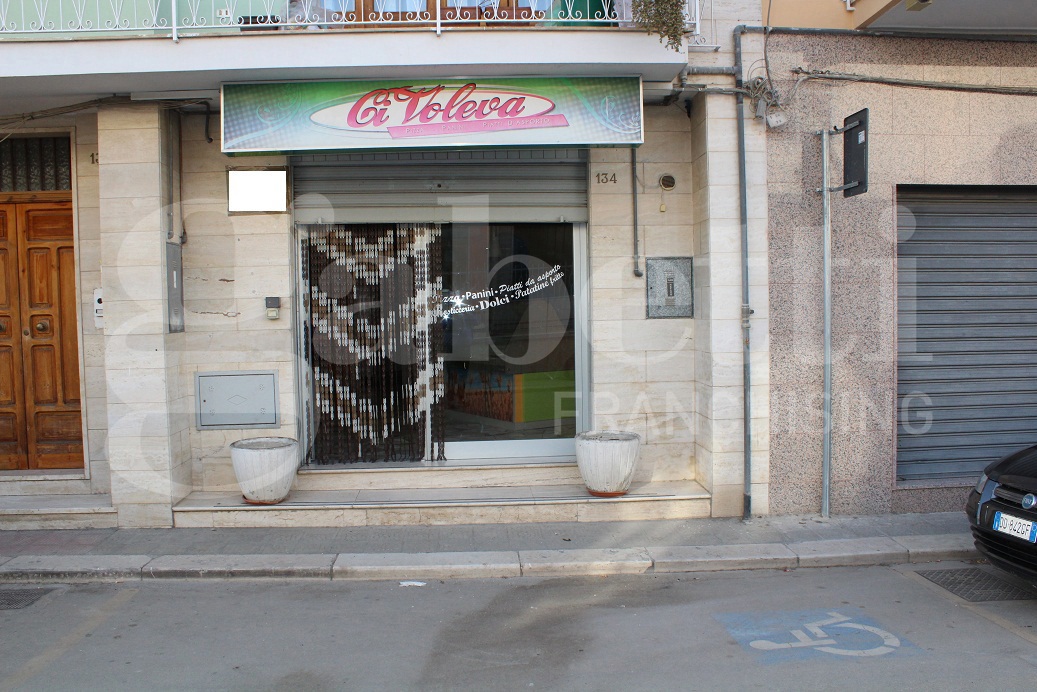 Negozio in vendita a Canosa di Puglia