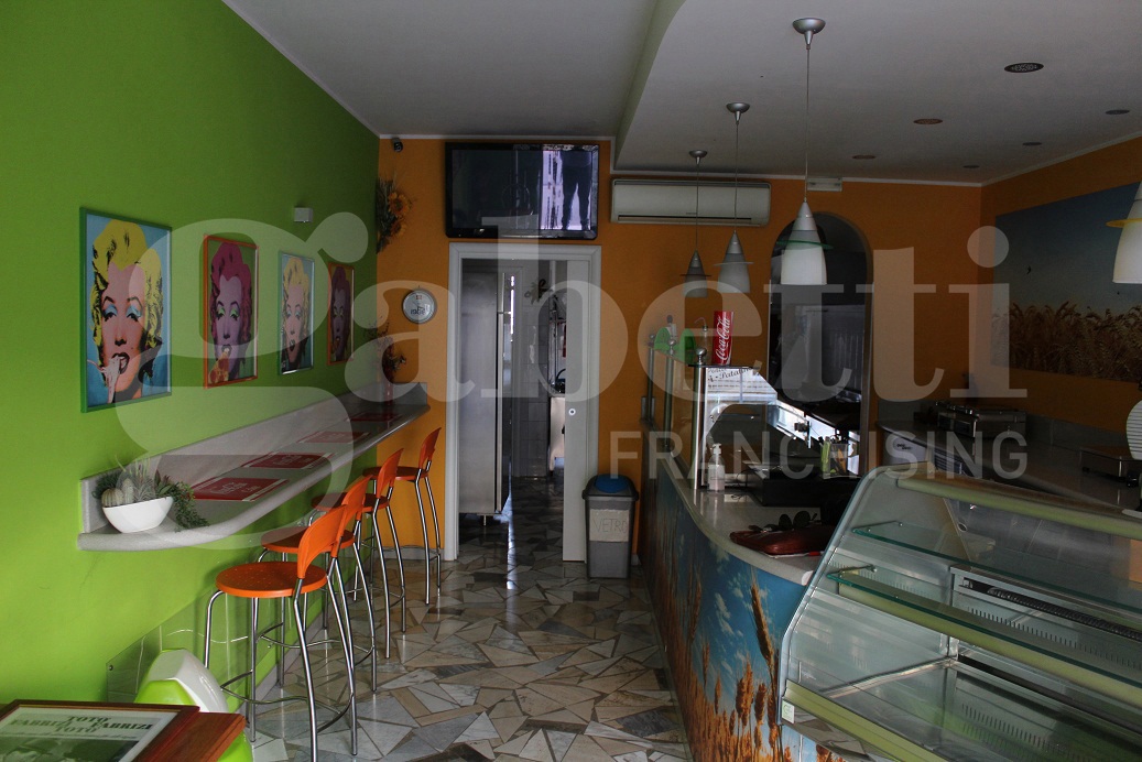 Negozio in vendita a Canosa di Puglia