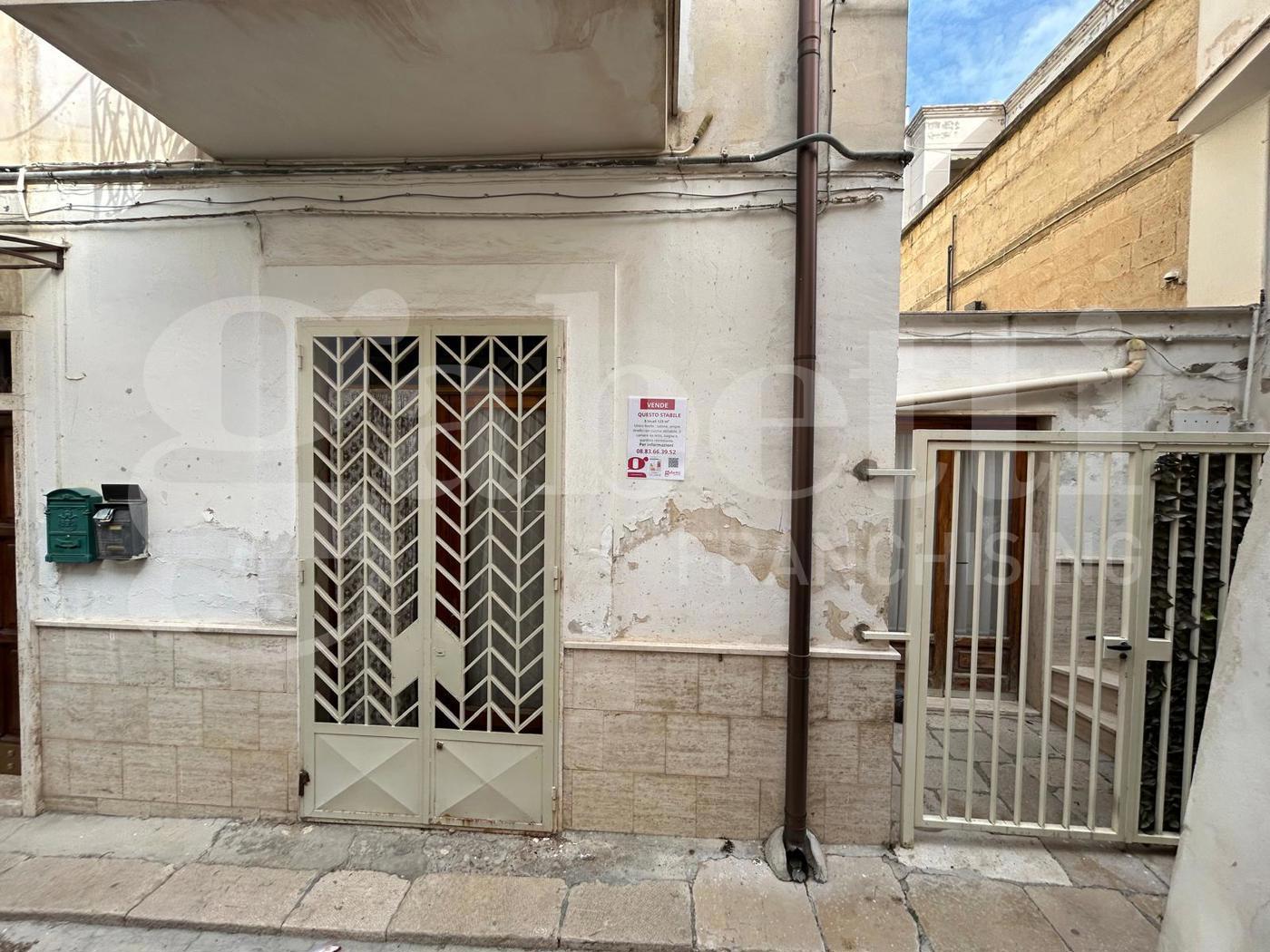 Casa indipendente con giardino a Canosa di Puglia