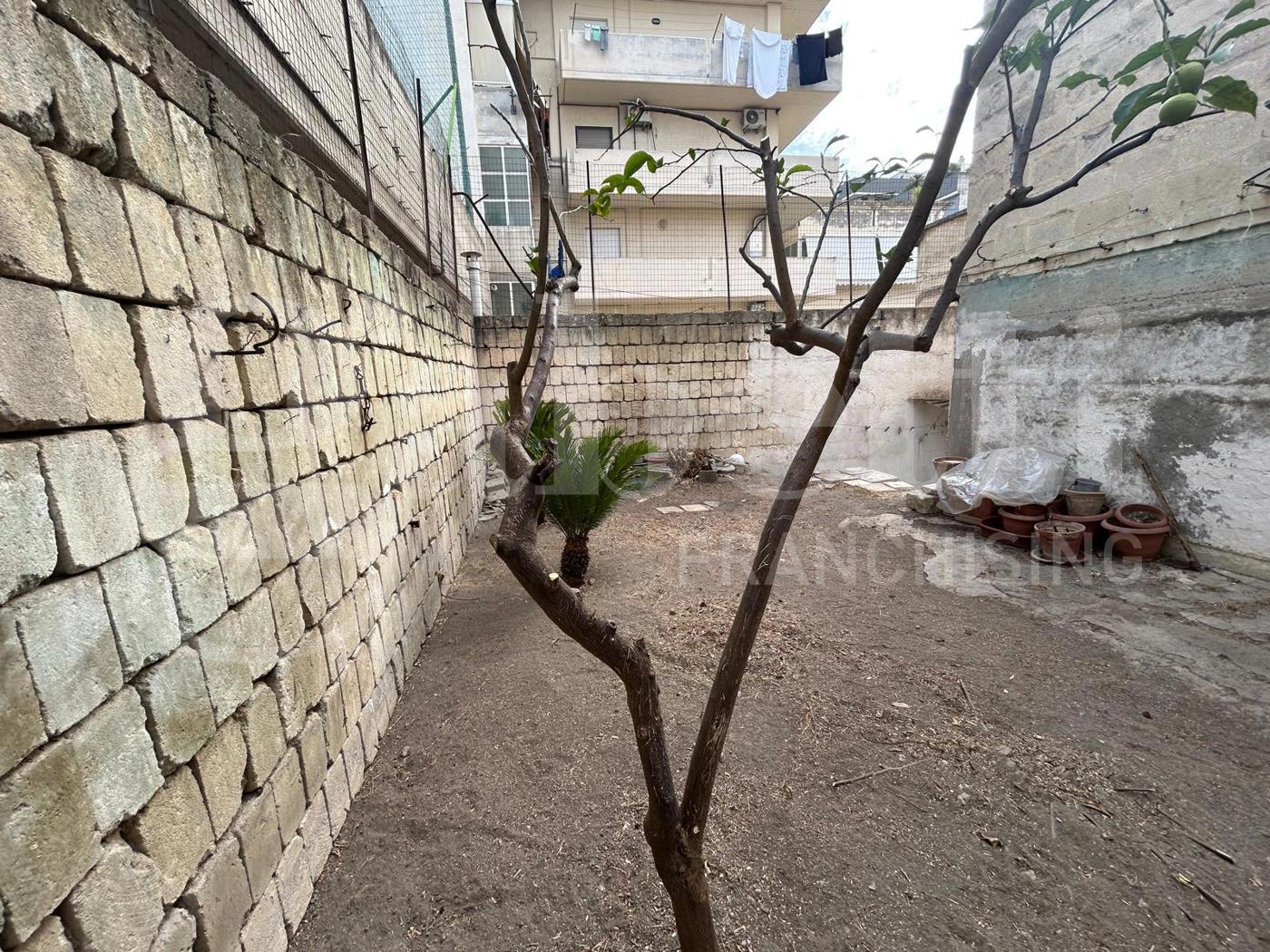 Casa indipendente con giardino a Canosa di Puglia