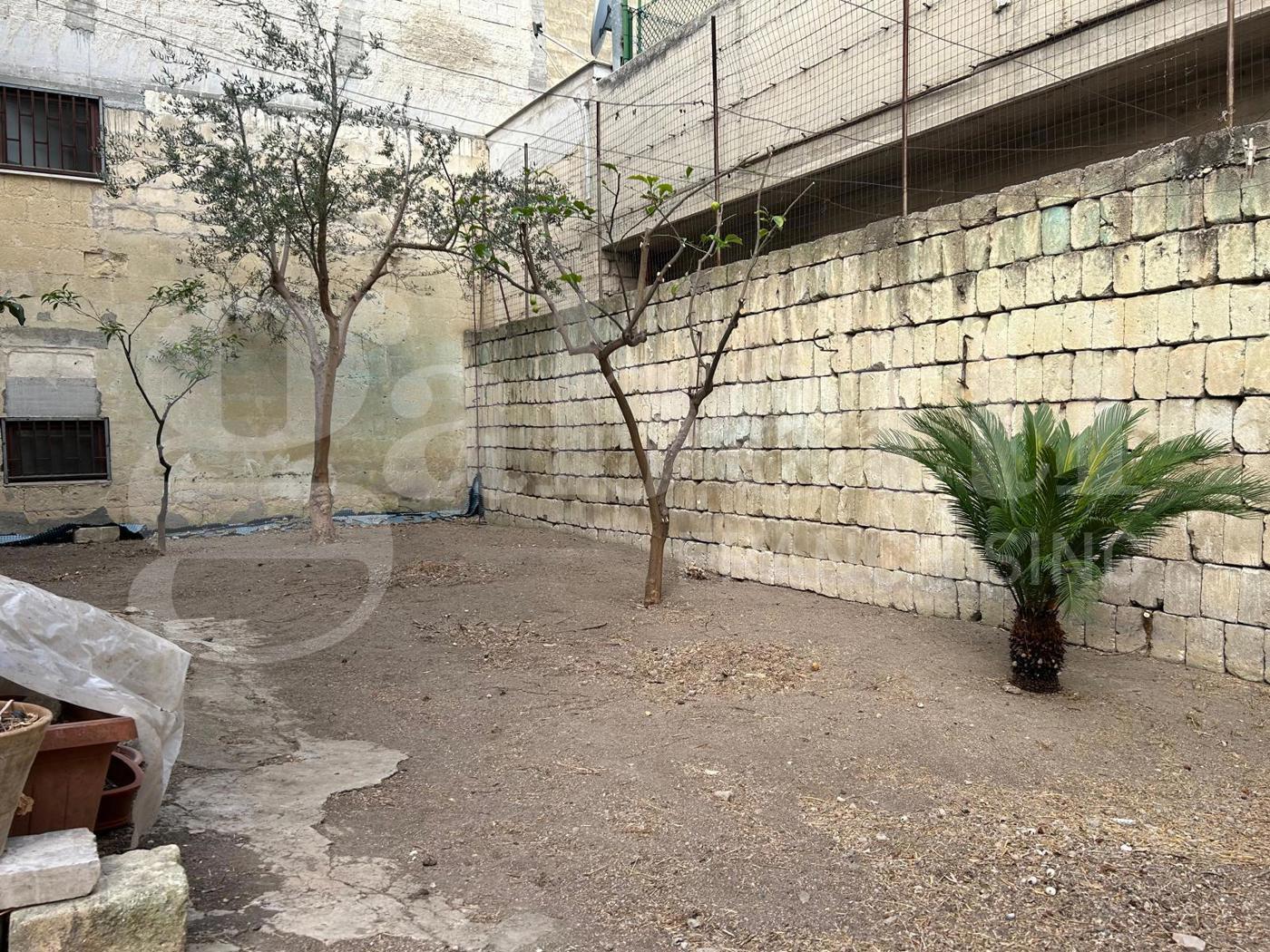 Casa indipendente con giardino a Canosa di Puglia