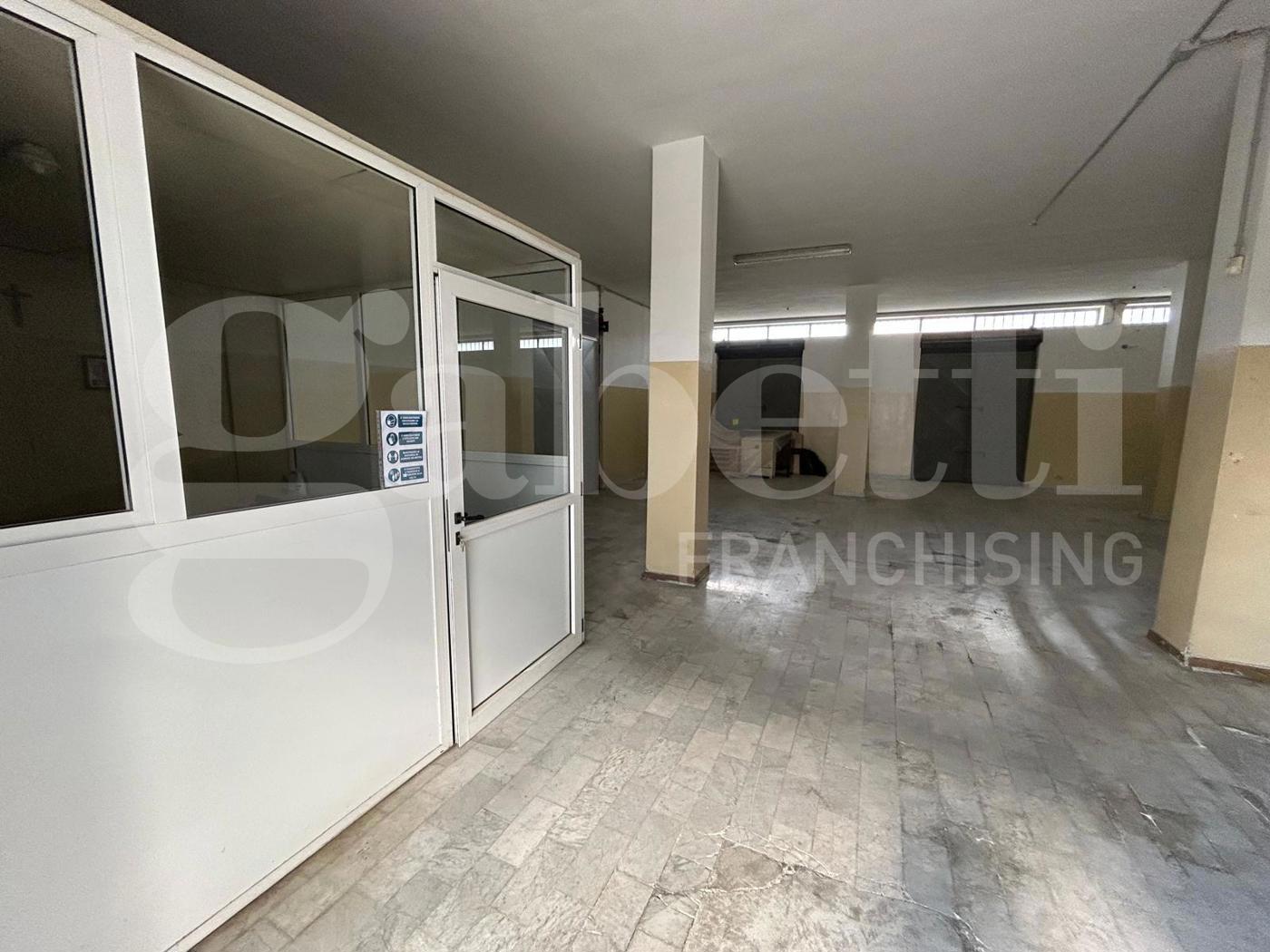 Magazzino in vendita a Canosa di Puglia