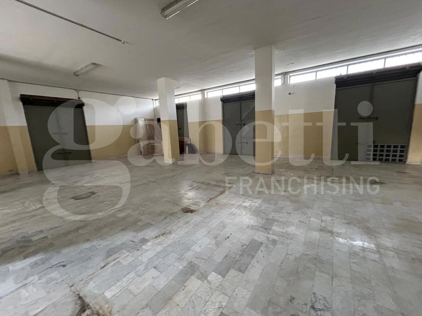 Magazzino in vendita a Canosa di Puglia