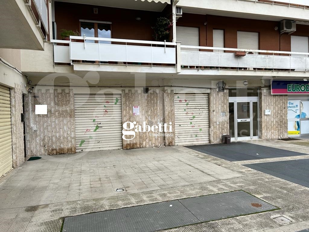 Negozio in vendita a Canosa di Puglia