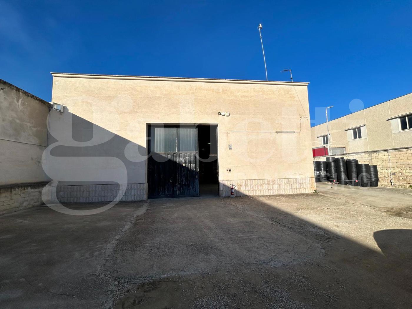 Capannone in vendita a Canosa di Puglia