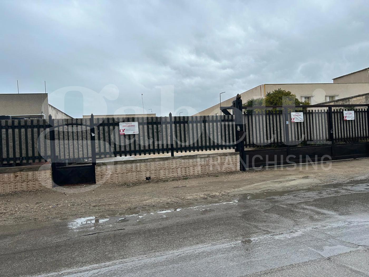 Capannone in vendita a Canosa di Puglia