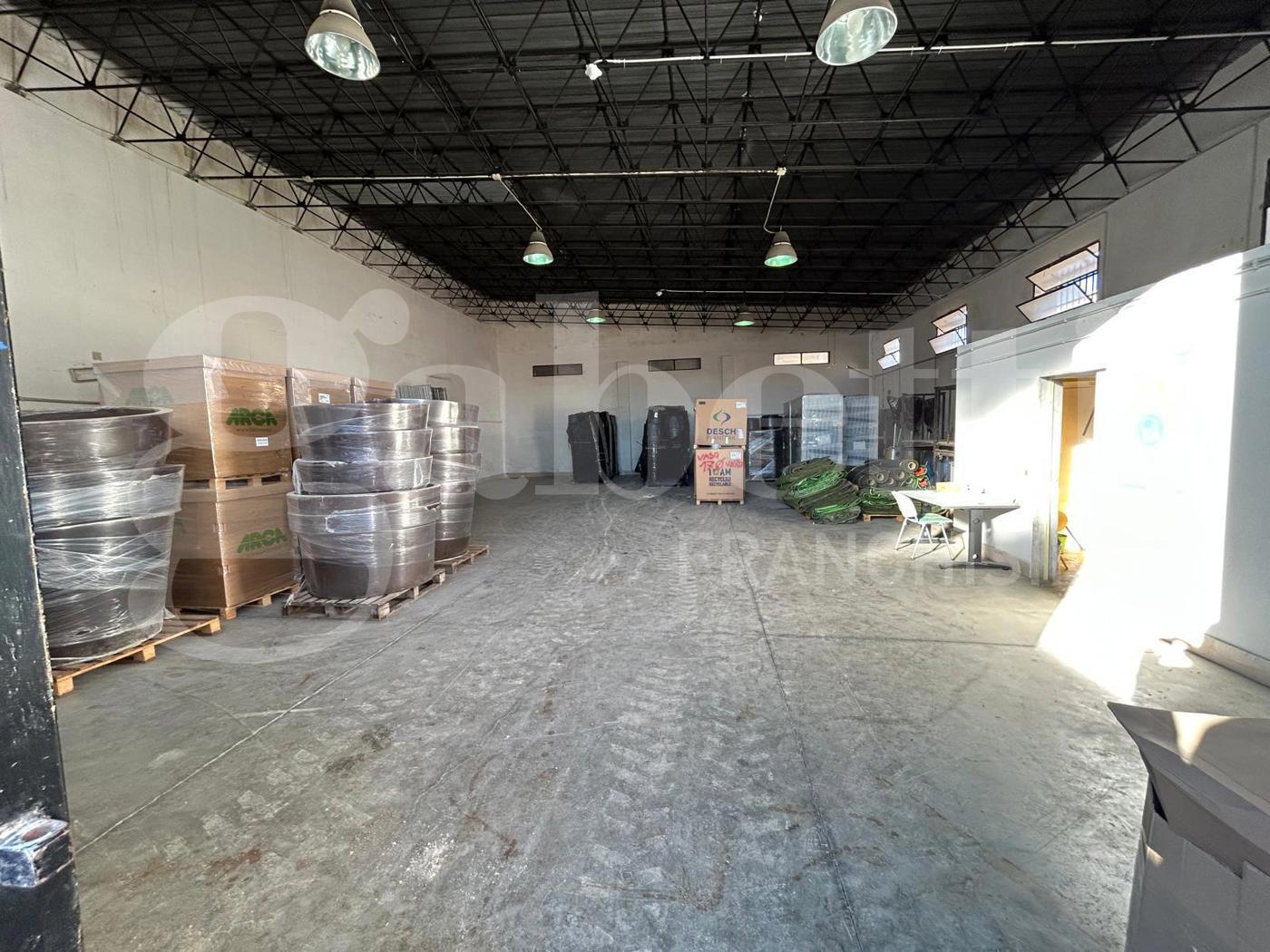 Capannone in vendita a Canosa di Puglia