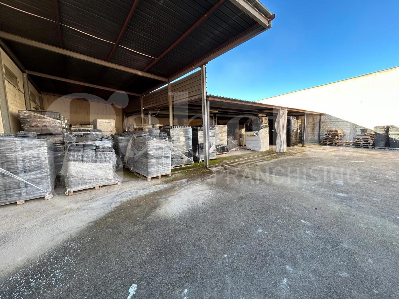 Capannone in vendita a Canosa di Puglia