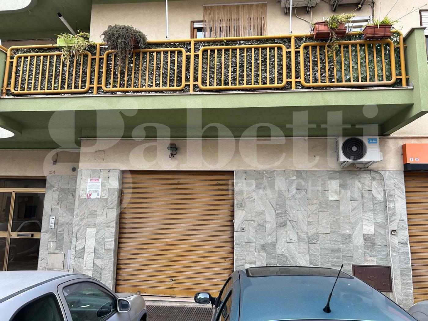 Negozio in affitto a Canosa di Puglia