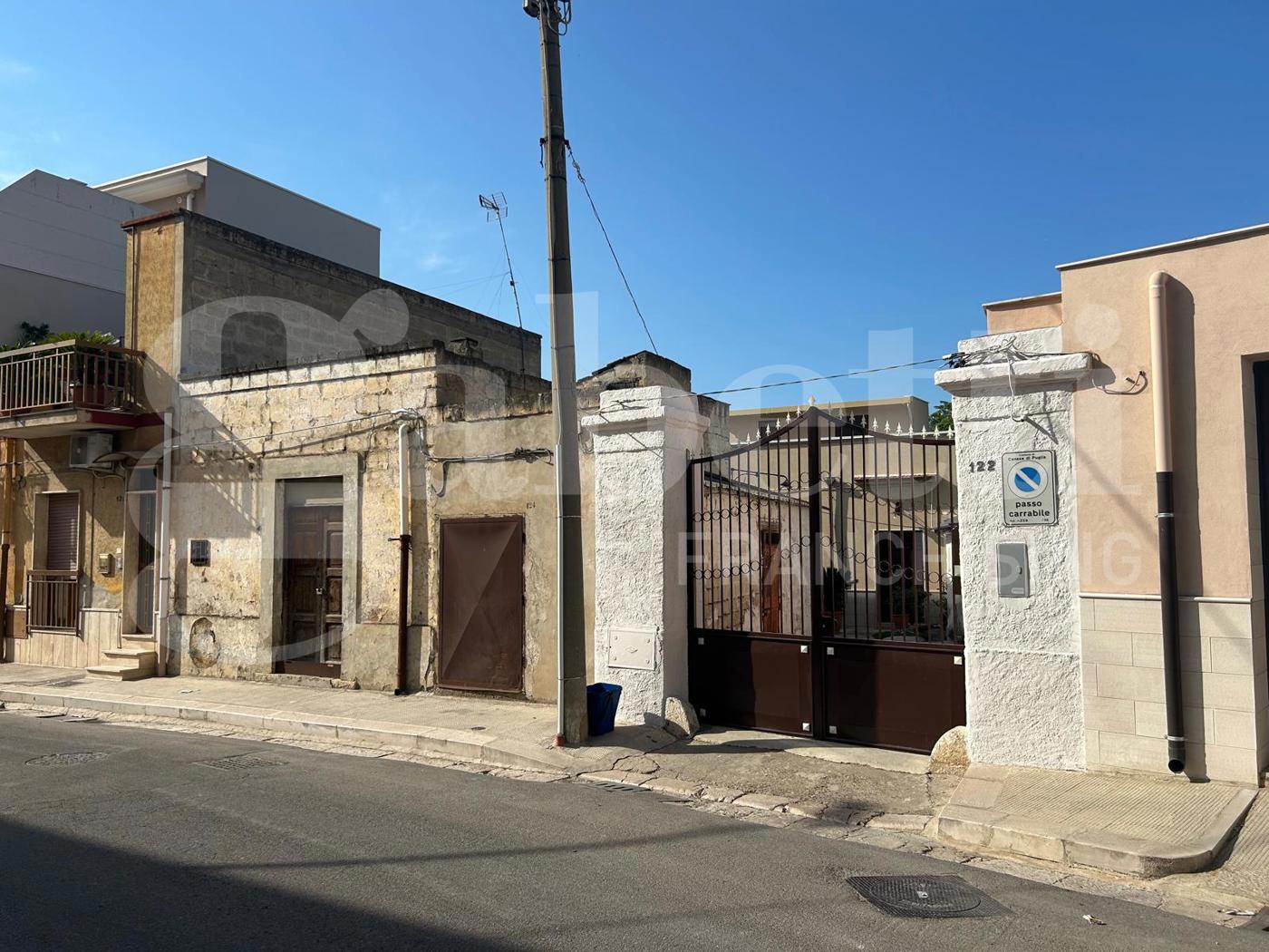 Casa indipendente da ristrutturare a Canosa di Puglia