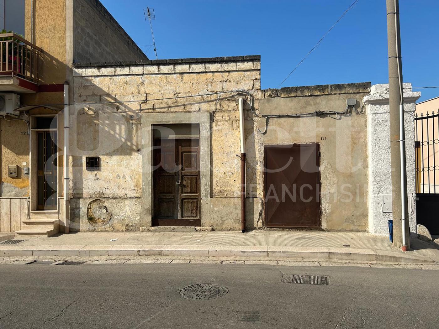 Casa indipendente da ristrutturare a Canosa di Puglia