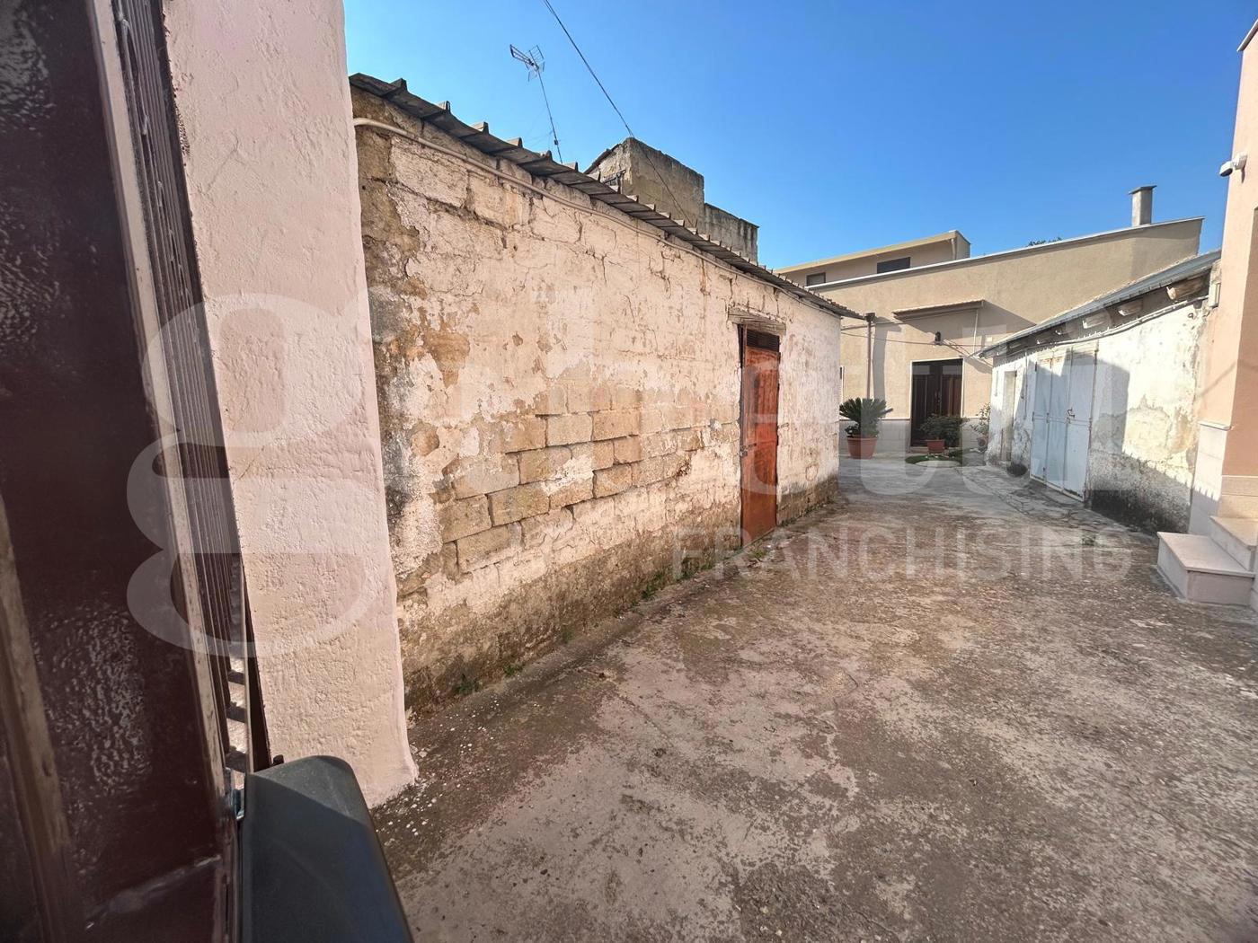 Casa indipendente da ristrutturare a Canosa di Puglia