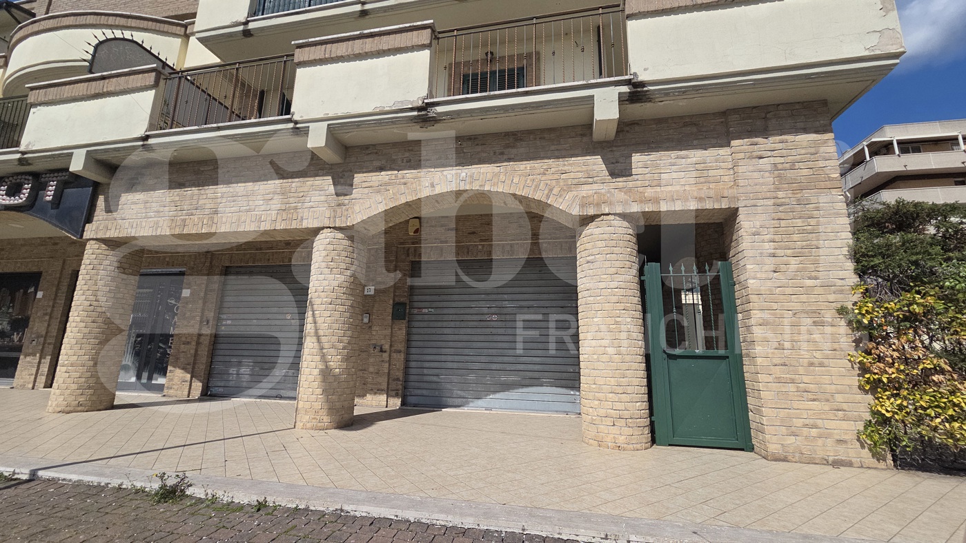 Negozio in affitto a Fonte Nuova