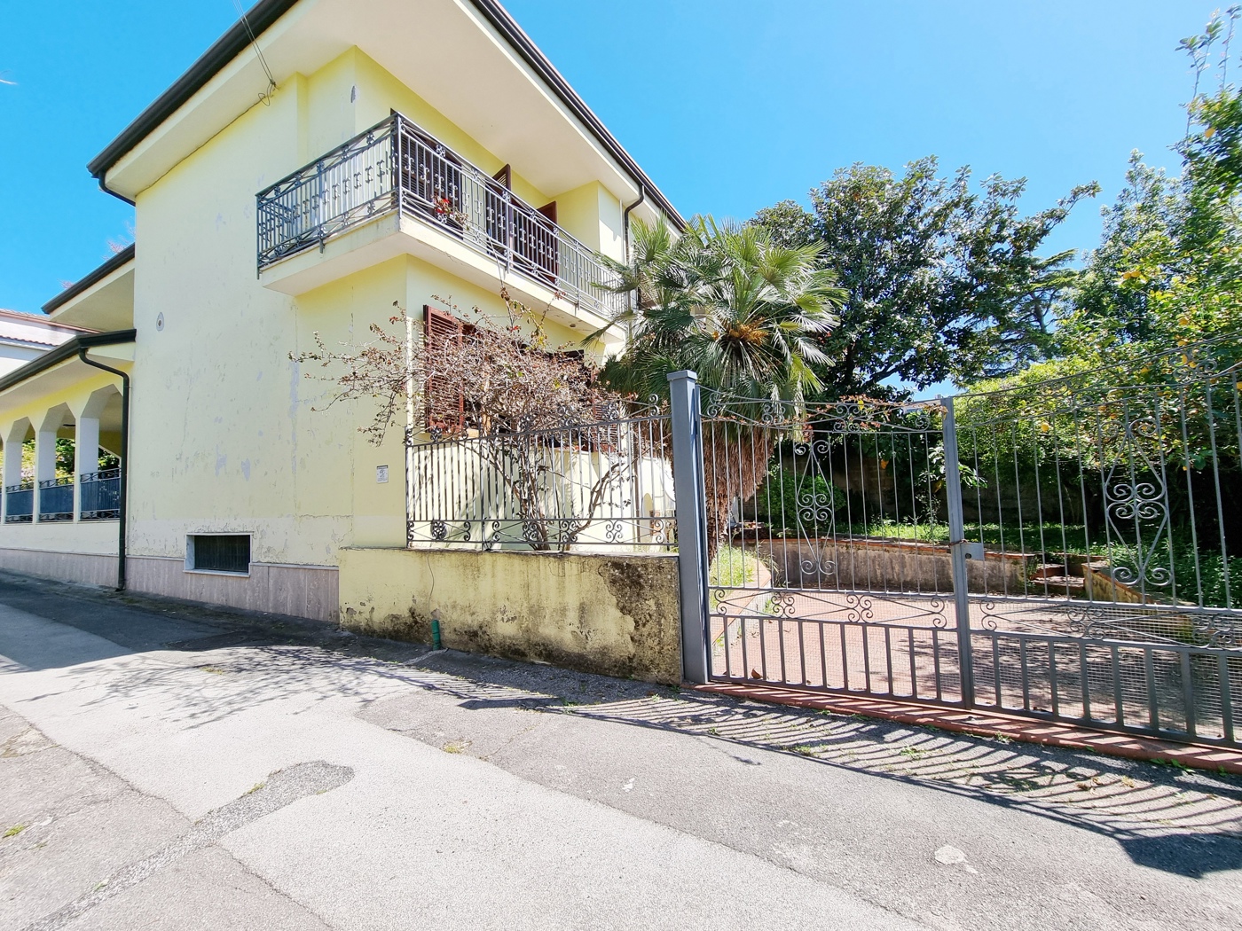 Villa Bifamiliare con giardino a Caserta