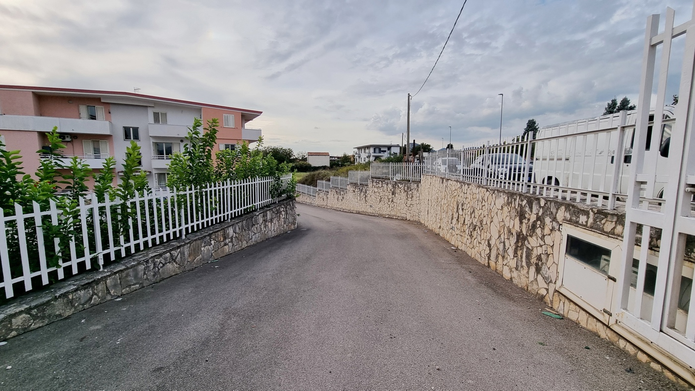 Box/Garage 145mq in vendita a Santa Maria a Vico