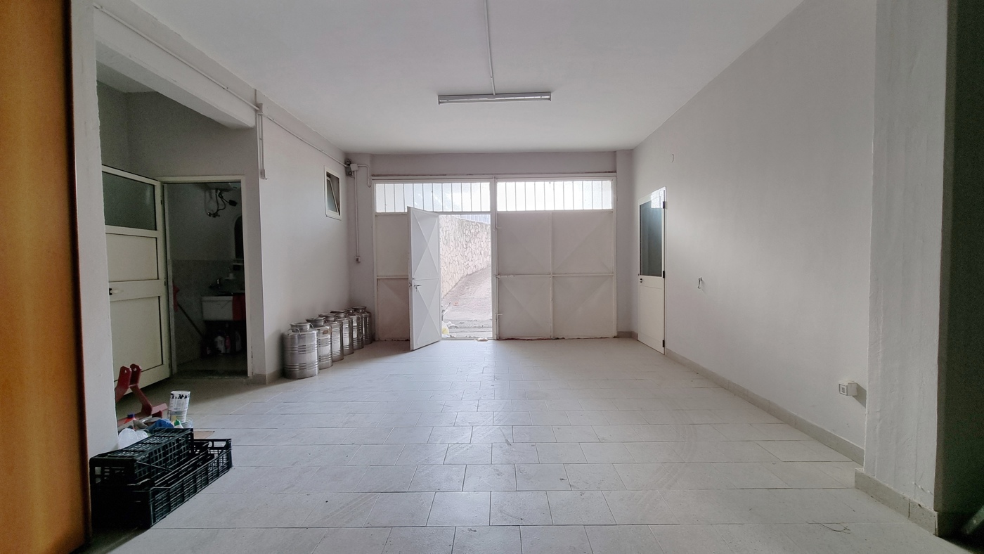 Box/Garage 145mq in vendita a Santa Maria a Vico