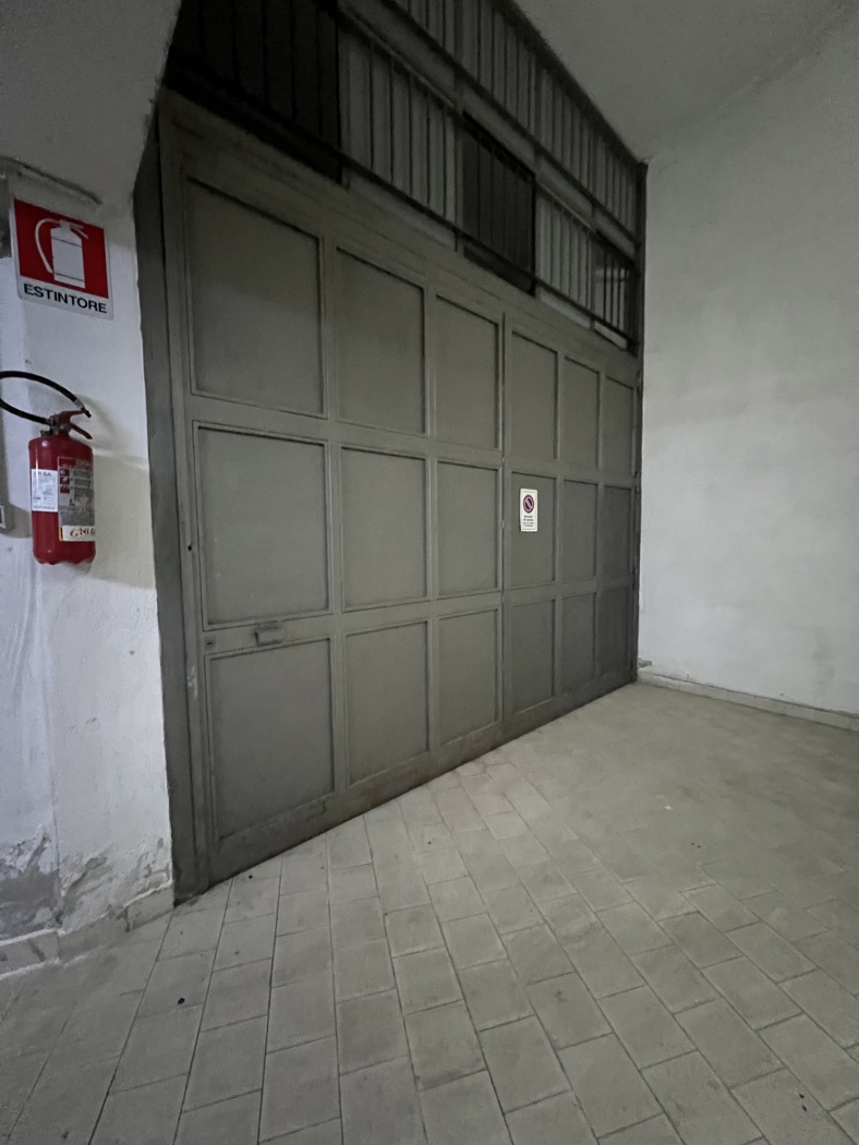 Box/Garage 120mq in vendita a Maddaloni